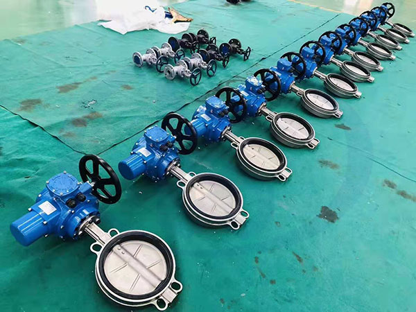 不銹鋼電動(dòng)對(duì)夾蝶閥打包發(fā)貨準(zhǔn)備中